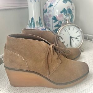 CLARKS Women's Hazen Charm Ankle Suede Laced Wedge Boots